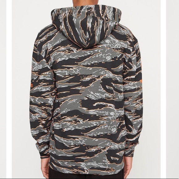 Young & Reckless sweaters. - Picture 3 of 16